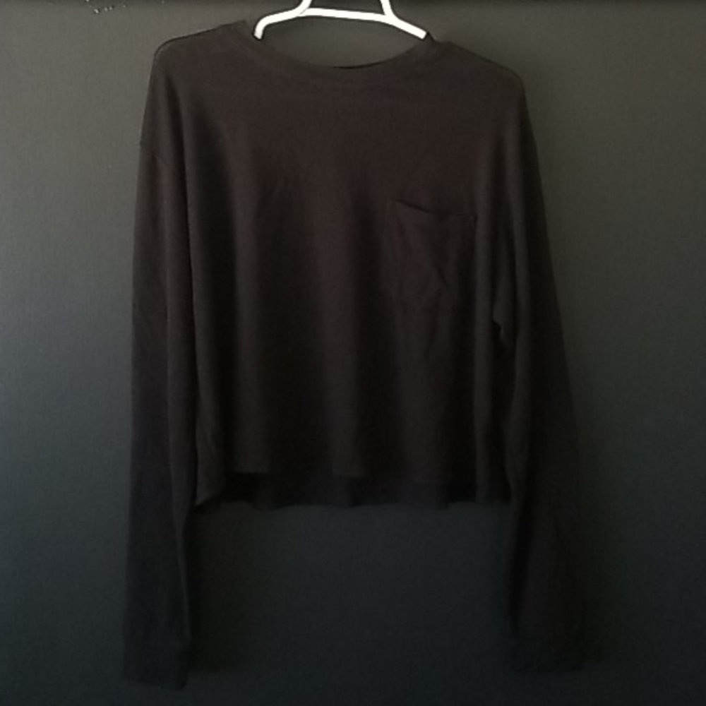 WILD FABLE black long sleeve cropped top